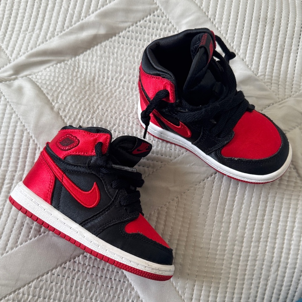 Nike Jordan 1 Retro High OG Satin Bred Toddlers Sneakers in Red/Black Size 6C